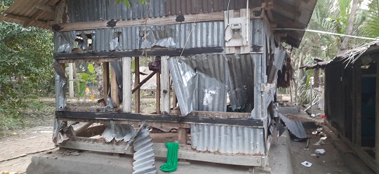 পুরুষ শূন্য শতাধিক পরিবার, বাড়িঘর ভাংচুর ও লুটের অভিযোগ