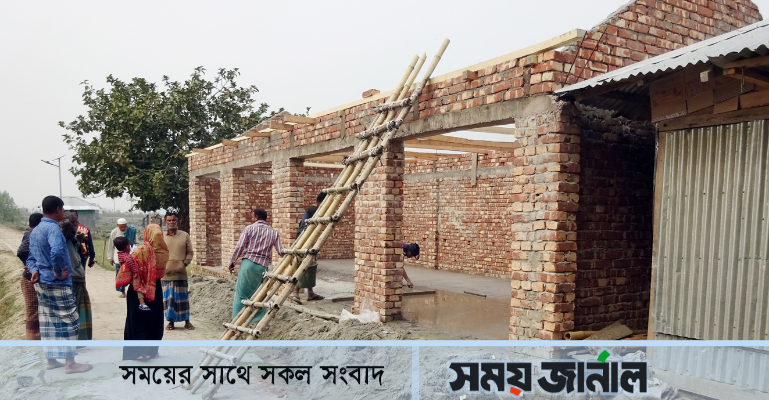 মোরেলগঞ্জে স্কুলের জমিতে পাকা ইমারাত নির্মাণ, ক্ষুব্দ অভিভাবক