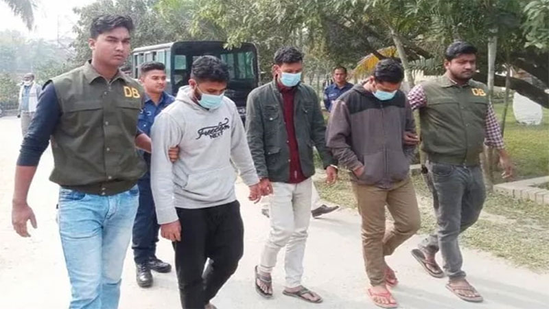 প্রাইভেট পড়ানোর কথা বলে ছিনতাইয়ের অভিযোগ তিন শিক্ষার্থীর