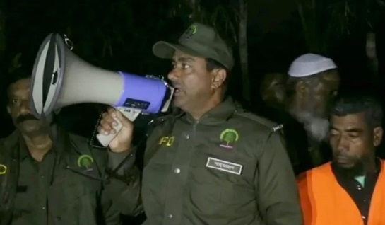 লোকালয়ে বাঘের গর্জন, এলাকাবাসী ও বন বিভাগ রাতভর পাহারা