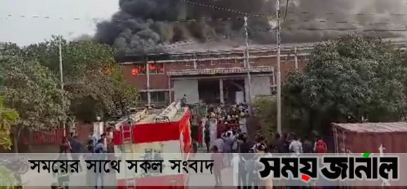 মোংলার লাগেজ কারখানায় নেভেনি আগুন, দেখা যাচ্ছে স্ফুলিঙ্গ