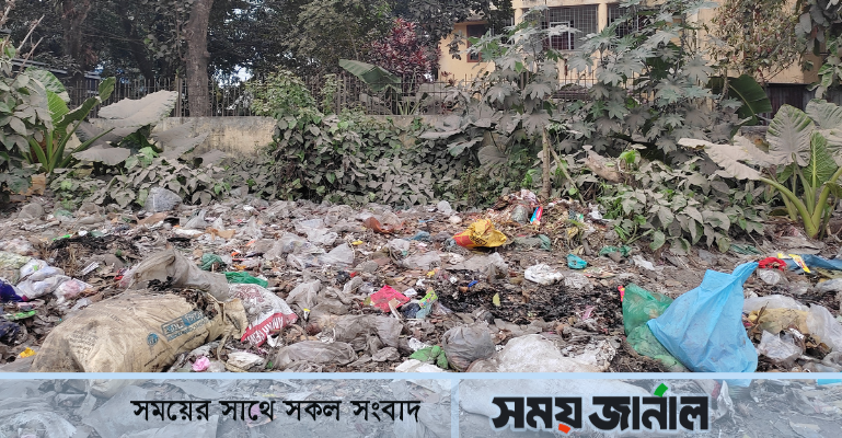 জন দুর্ভোগ: ফরিদপুরে নির্মাণের ১৪ বছরেও সংস্কার হয়নি ড্রেনটি