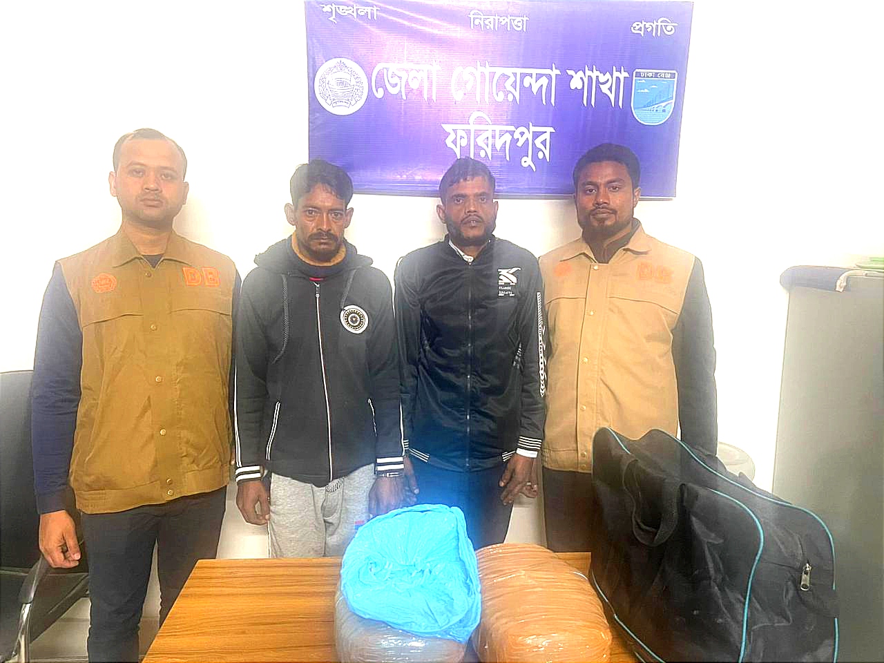 ফরিদপুরে ৩ কেজি গাঁজাসহ দুই জন গ্রেফতার