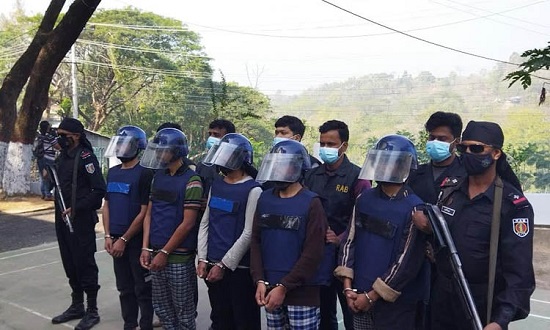 পাহাড়ে গোলাগুলি: গ্রেফতার ২০, দেশি ও বিদেশি অস্ত্র, বোমা তৈরির সরঞ্জামাদি উদ্ধার