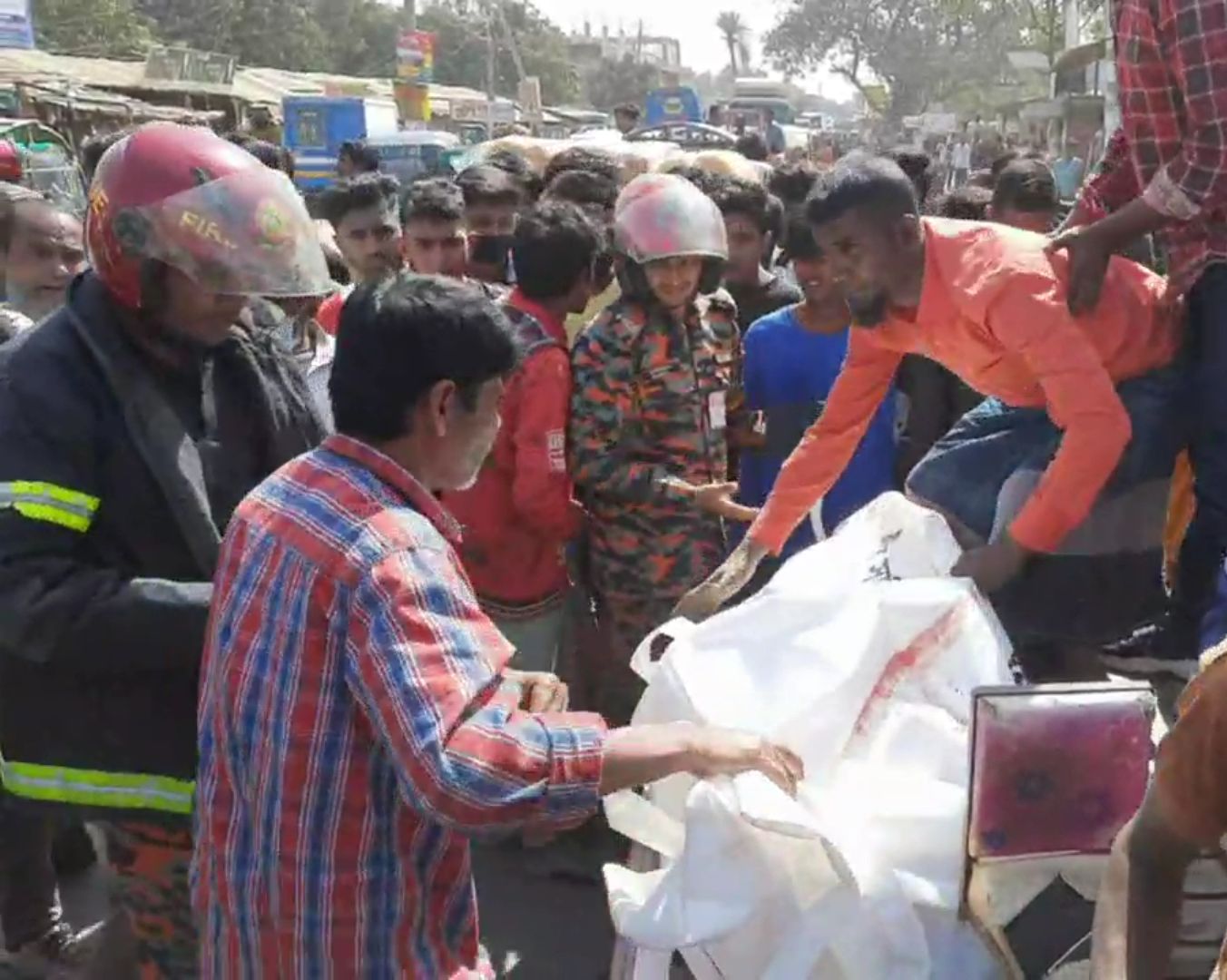 বিরামপুরে ট্রাকের চাকায় পিষ্ট হয়ে মোটরসাইকেল আরহী নিহত