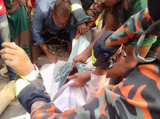 ফরিদপুরে কাভার্ড ভ্যানের চাপায় নিহত ১, আহত ২