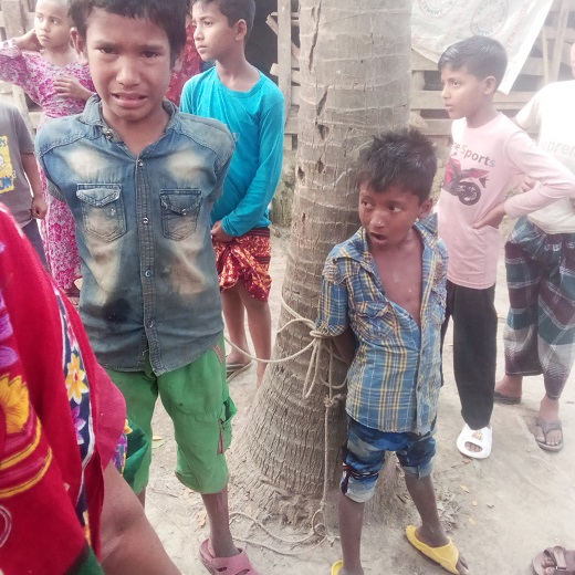 মোরেলগঞ্জের পঞ্চকরনে গাছে বেঁধে তিন শিশু শিক্ষার্থীকে নির্যাতন: আসামি গ্রেফতার