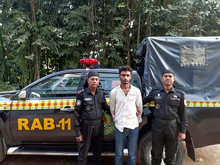 প্রবাসীর স্ত্রীকে গণধর্ষণ: যুবক গ্রেফতার