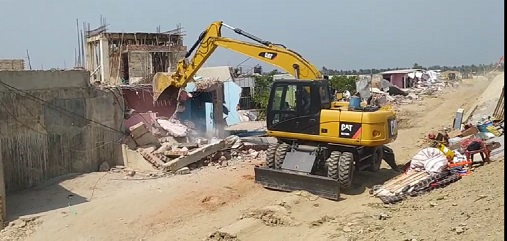 কক্সবাজারে প্রাণ বাঁকখালী নদীর তীরের অবৈধ স্থাপনা উচ্ছেদ শুরু