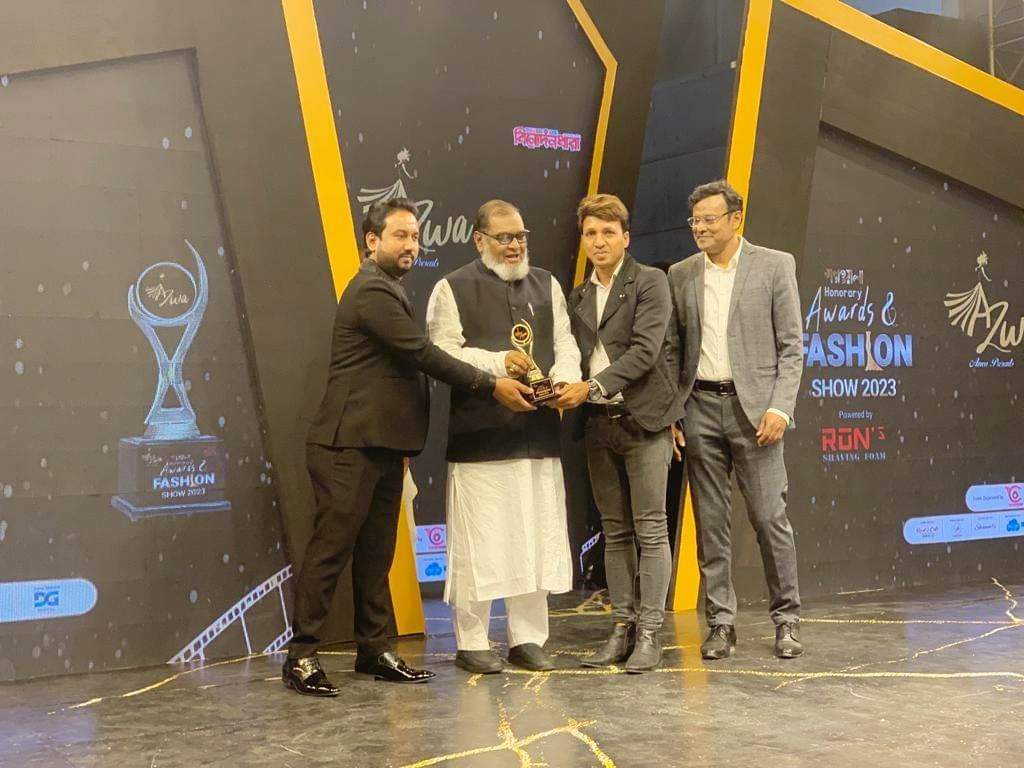"আজোয়া গল্পওয়ালা ফ্যাশন শো এওয়ার্ড ২০২৩ " পেল নরসিংদীর আজিজ