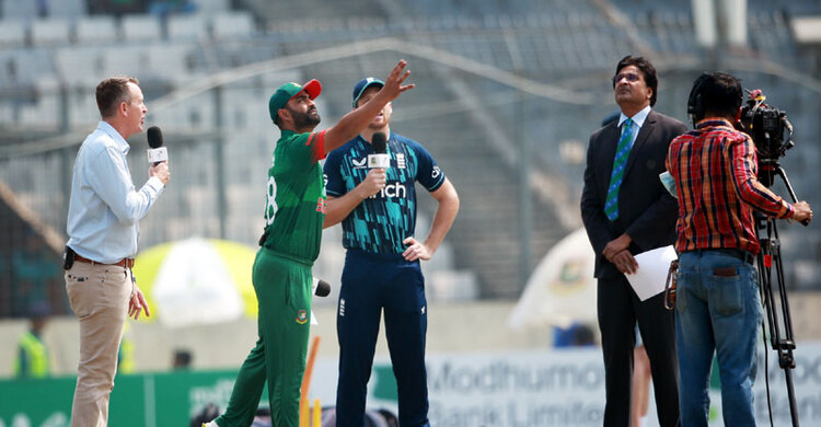 প্রথম ওয়ানডেতে টসে জিতে ব্যাটিংয়ে বাংলাদেশ