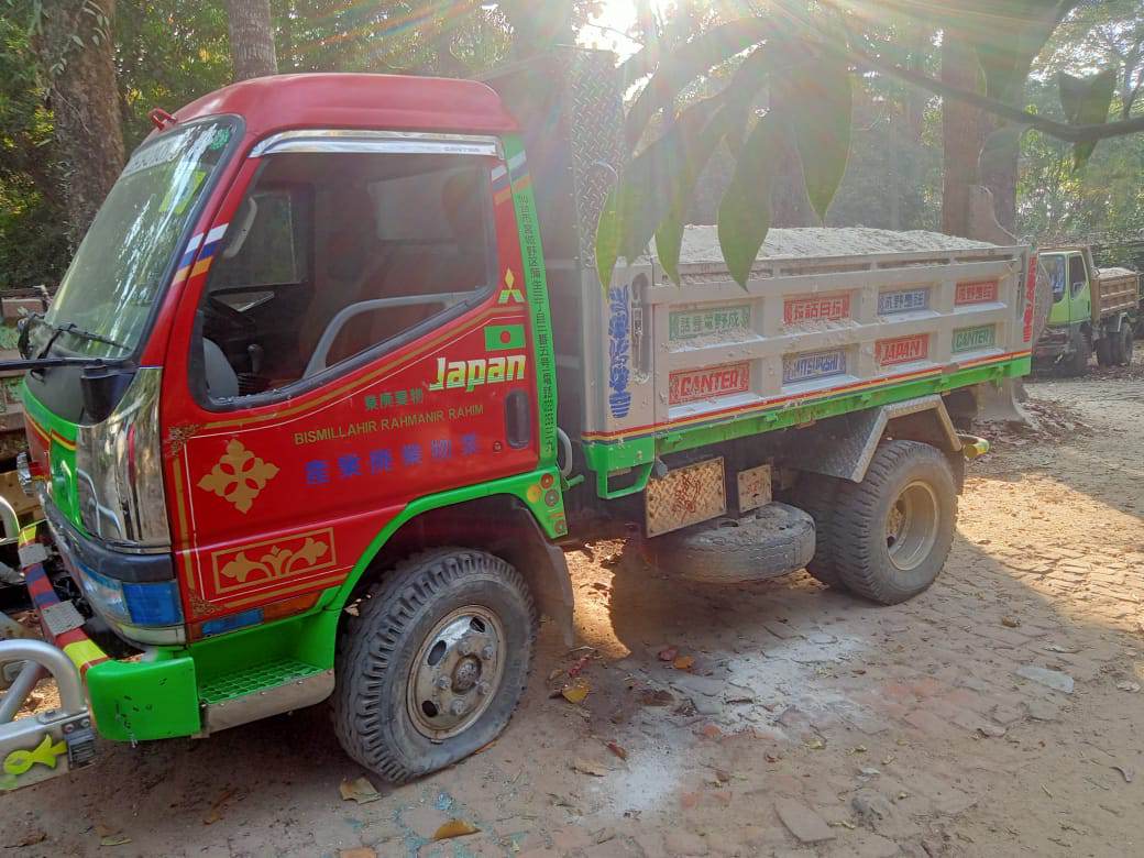 চকরিয়ায় বালু খেকোদের দৌরাত্ম্য থামছেনা