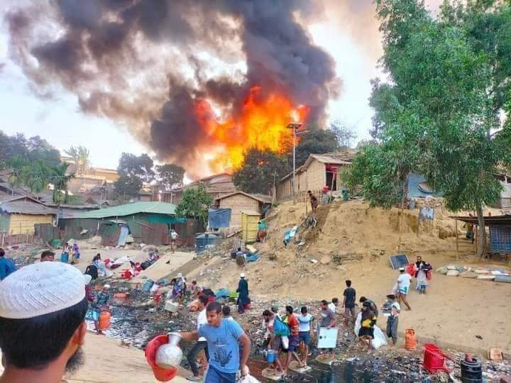 উখিয়া রোহিঙ্গা ক্যাম্পে ভয়াবহ অগ্নিকাণ্ড, দুই হাজার বসত ঘর ভস্মীভূত