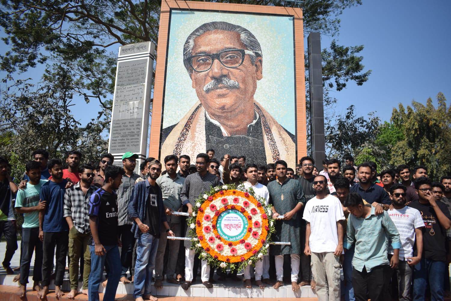 বঙ্গবন্ধুর প্রতিকৃতিতে ইবি ছাত্রলীগের শ্রদ্ধা