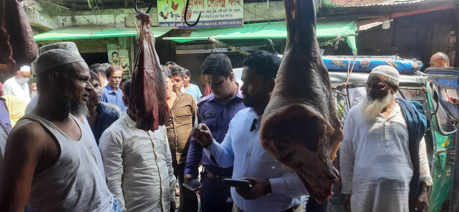 নোয়াখালীতে মাংস-ডিমের বাজারে অভিযান