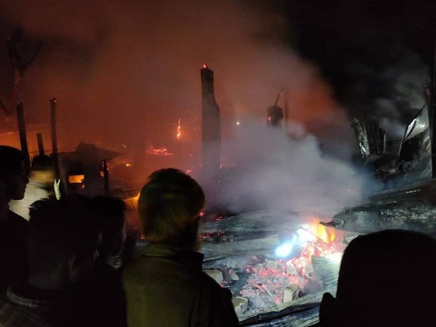 বড়াইগ্রামে সিলিন্ডার বিস্ফোরণে দুই সন্তানসহ মায়ের মৃত্যু, বাবা হাসপাতালে