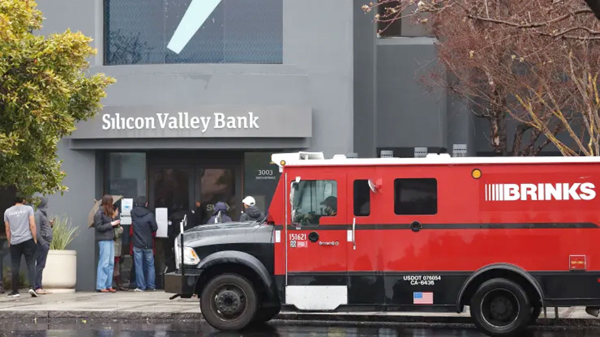 মাত্র ৪৮ ঘণ্টায় ধস নামল যুক্তরাষ্ট্রের সিলিকন ভ্যালি ব্যাংকে