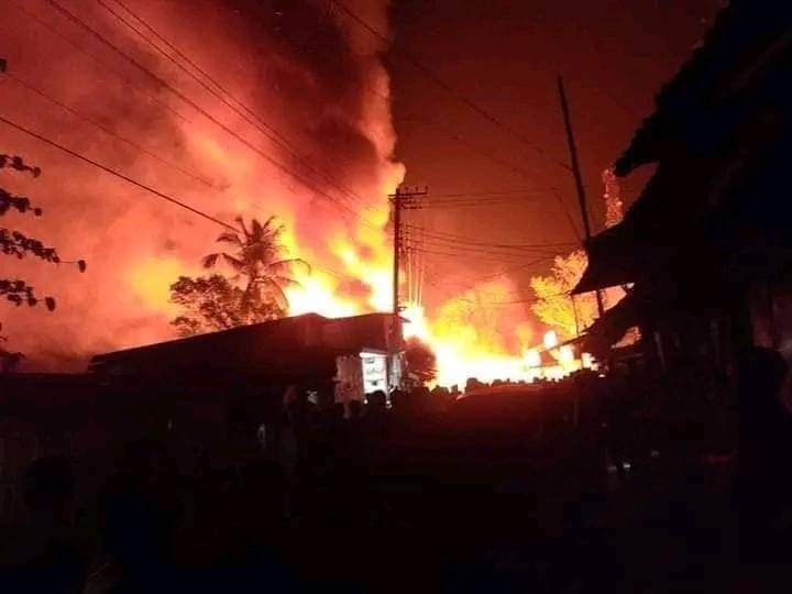 গর্জনিয়া বাজারে ভয়াবহ অগ্নিকাণ্ডে ২১ দোকান পুড়ে ছাই