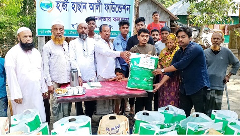চৌদ্দগ্রামে হাজী হাছান আলী ফাউন্ডেশনের উদ্যোগে মাঝে ইফতার সামগ্রী বিতরণ
