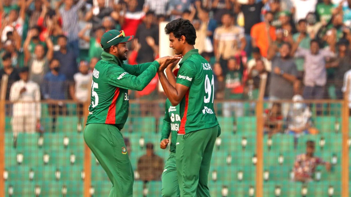 হাসানের আগুনে পুড়েছে আইরিশ ব্যাটাররা