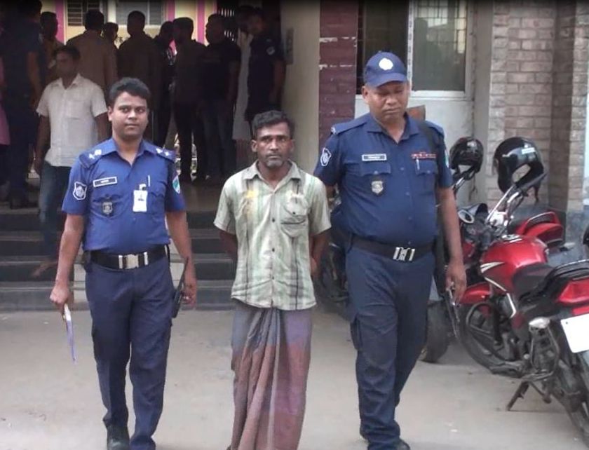 সাতক্ষীরায় ৫ টাকা ভাড়া দ্বন্দ্বের জেরে যাত্রী নিহতের ঘটনায় ভ্যানচালক গ্রেপ্তার