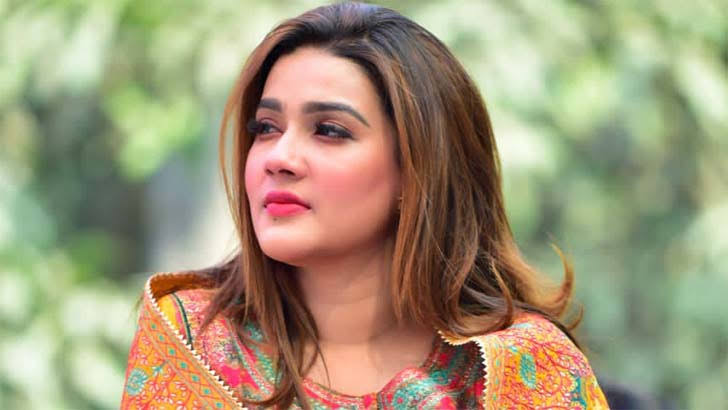 পুত্র সন্তানের মা হলেন নায়িকা মাহি