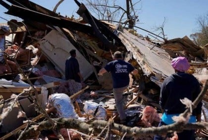 যুক্তরাষ্ট্রে টর্নেডো: নিহত বেড়ে ২১ ও মানুষ বিদ্যুৎবিচ্ছিন্ন