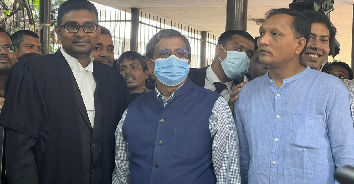 ছয় সপ্তাহের আগাম জামিন পেলেন প্রথম আলো সম্পাদক