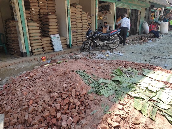ফরিদপুর পৌরসভার চকবাজারে নিন্মমানের রাস্তার কাজ : জনমনে অসন্তোষ