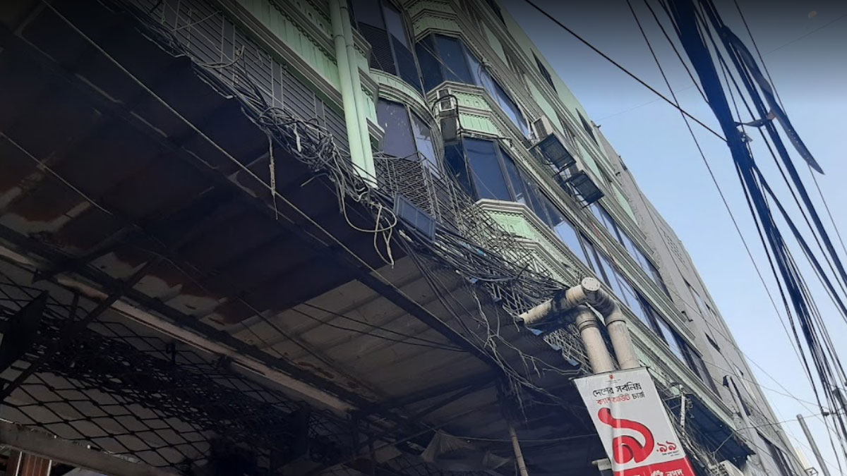 এবার বরিশাল প্লাজা মার্কেটে আগুন লেগেছে, নিয়ন্ত্রণে ১৪ ইউনিট