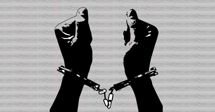 শার্শায় ভারতীয় কসমেটিকসসহ দুই নারী আটক