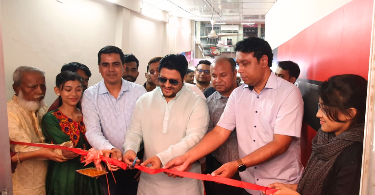 রাজধানীর জুরাইনে 'হারল্যান' পয়েন্টের উদ্বোধন করলেন নায়ক ফেরদৌস