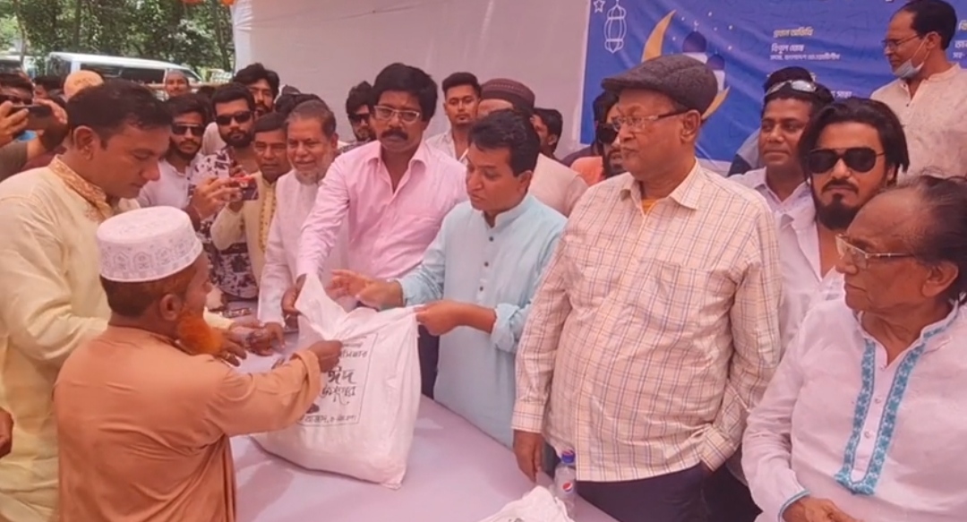 ফরিদপুরে দশ হাজার মানুষের মাঝে প্রধানমন্ত্রীর ঈদ উপহার বিতরণ শুরু