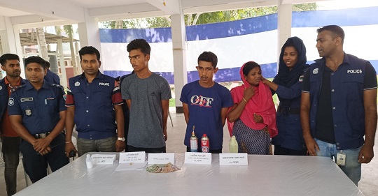 সাতক্ষীরায় অজ্ঞান পার্টির সর্দার তার স্ত্রীসহ ৩জন আটক