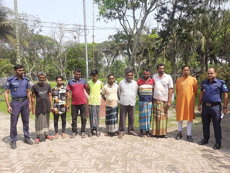 সাতক্ষীরার পাটকেলঘাটায় চেয়ারম্যানসহ আটক-৯, ৩৪ জনের নামে মামলা