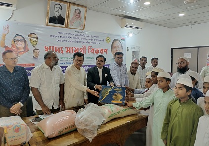 জামালপুরে দুই মাদ্রাসায় জেলা আওয়ামী লীগের  খাদ্যসামগ্রী বিতরণ