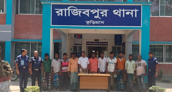 ভোররাতে জুয়া খেলার সময় ১১ জন আটক