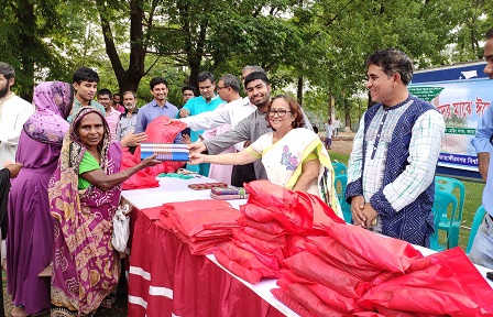 জাবিতে কাঞ্চনজঙ্ঘা হেল্পিং ফান্ডের আয়োজন ঈদের উপহার বিতরণ