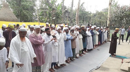 লালমনিরহাটে সৌদি আরবের সঙ্গে মিল রেখে  ঈদ উদযাপন
