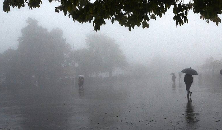 অবশেষে ঢাকায় স্বস্তির বৃষ্টি