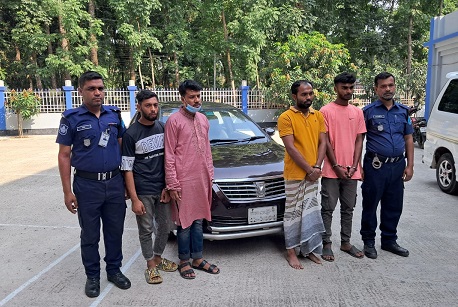 ফরিদপুরে চালক কে হত্যা করে প্রাইভেটকার ছিনতাইকারী ৪ যুবক গ্রেফতার