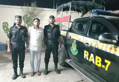 সীতাকুণ্ডে ২৩ কেজি গাঁজা ও ৪৬ বোতল ফেন্সিডিলসহ আটক ১