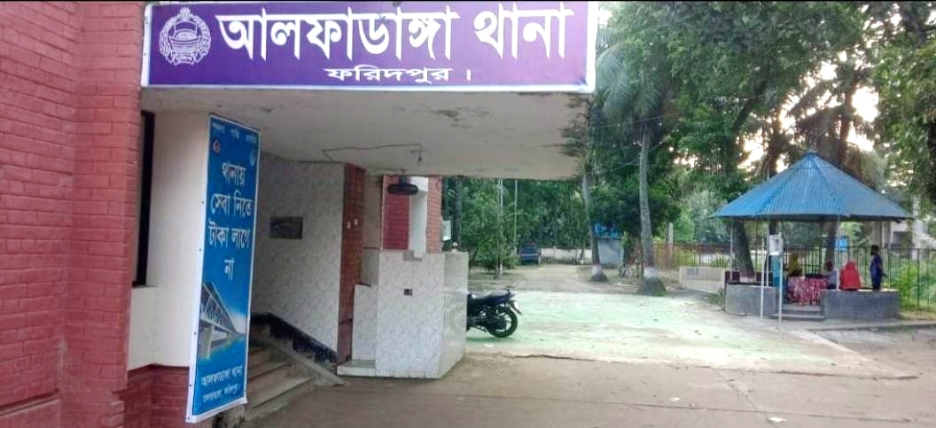 ফরিদপুরে ঝড়ে গাছ পড়ে কিশোরের মৃত্যু