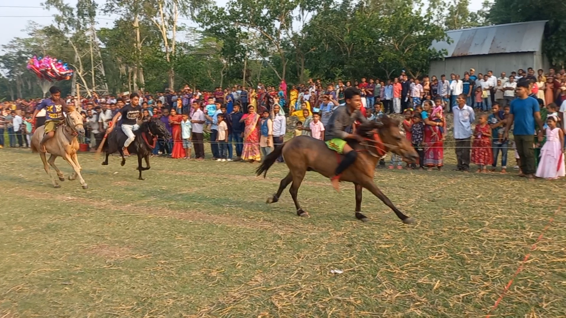 গোপালগঞ্জে ঘোড়দৌড় প্রতিযোগিতা ও মেলা অনুষ্ঠিত