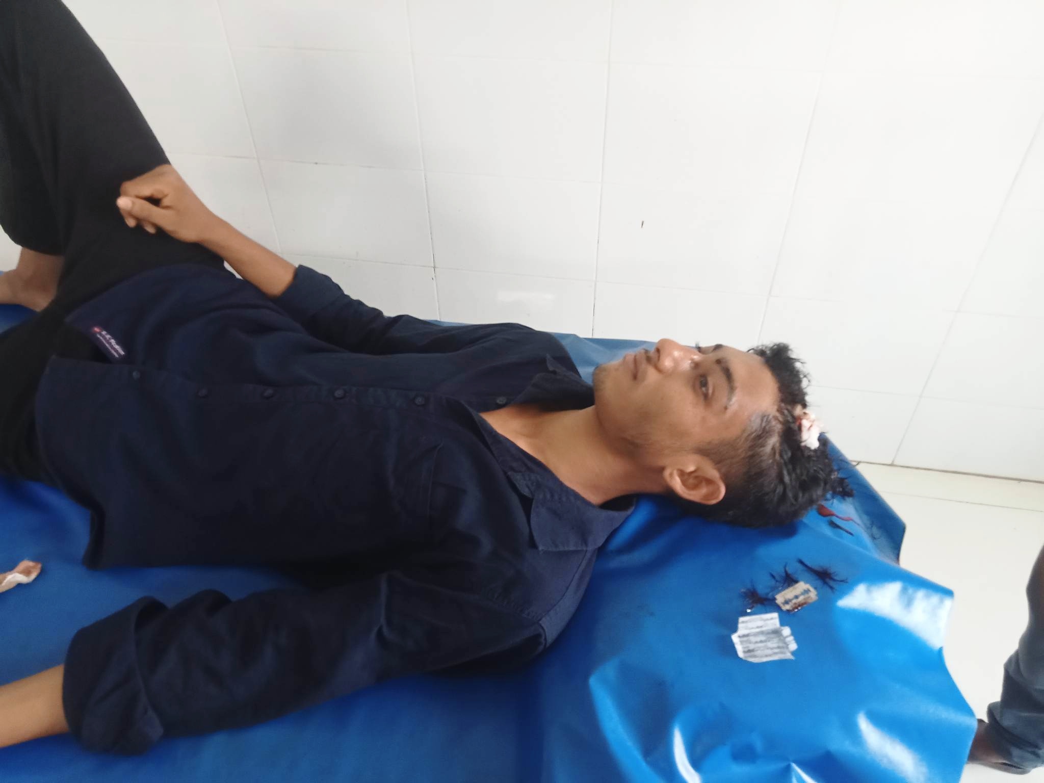 ফরিদপুরে শিক্ষার্থীকে কুপিয়ে জখম করল দুর্বৃত্তরা