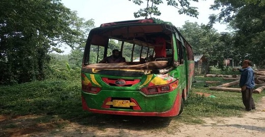 নরসিংদীর রায়পুরায় চুরি করা বাস ভেঙে বিক্রির চেষ্টা, তিনজন আটক