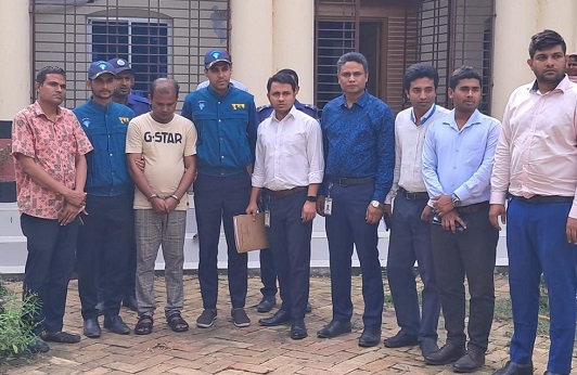 ফরিদপুরে খাদ্য কর্মকর্তাকে গ্রেপ্তার করেছে দুদক