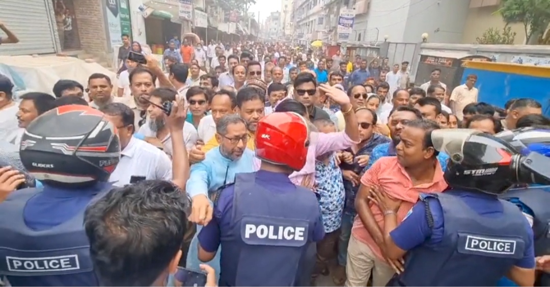 ফরিদপুরে পুলিশের বাধায় বিএনপির কর্মসূচি পন্ড, আ.লীগের পাল্টা বিক্ষোভ