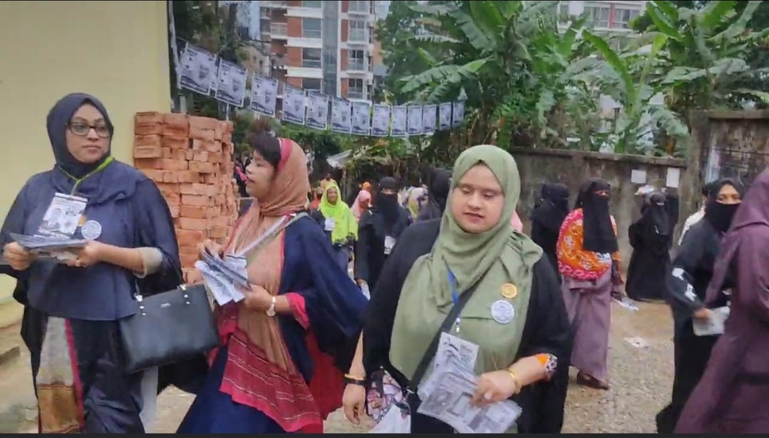 কক্সবাজার পৌর নির্বাচন : নারিকেল গাছ মার্কার গণসংযোগ ও লিফলেট বিতরণ