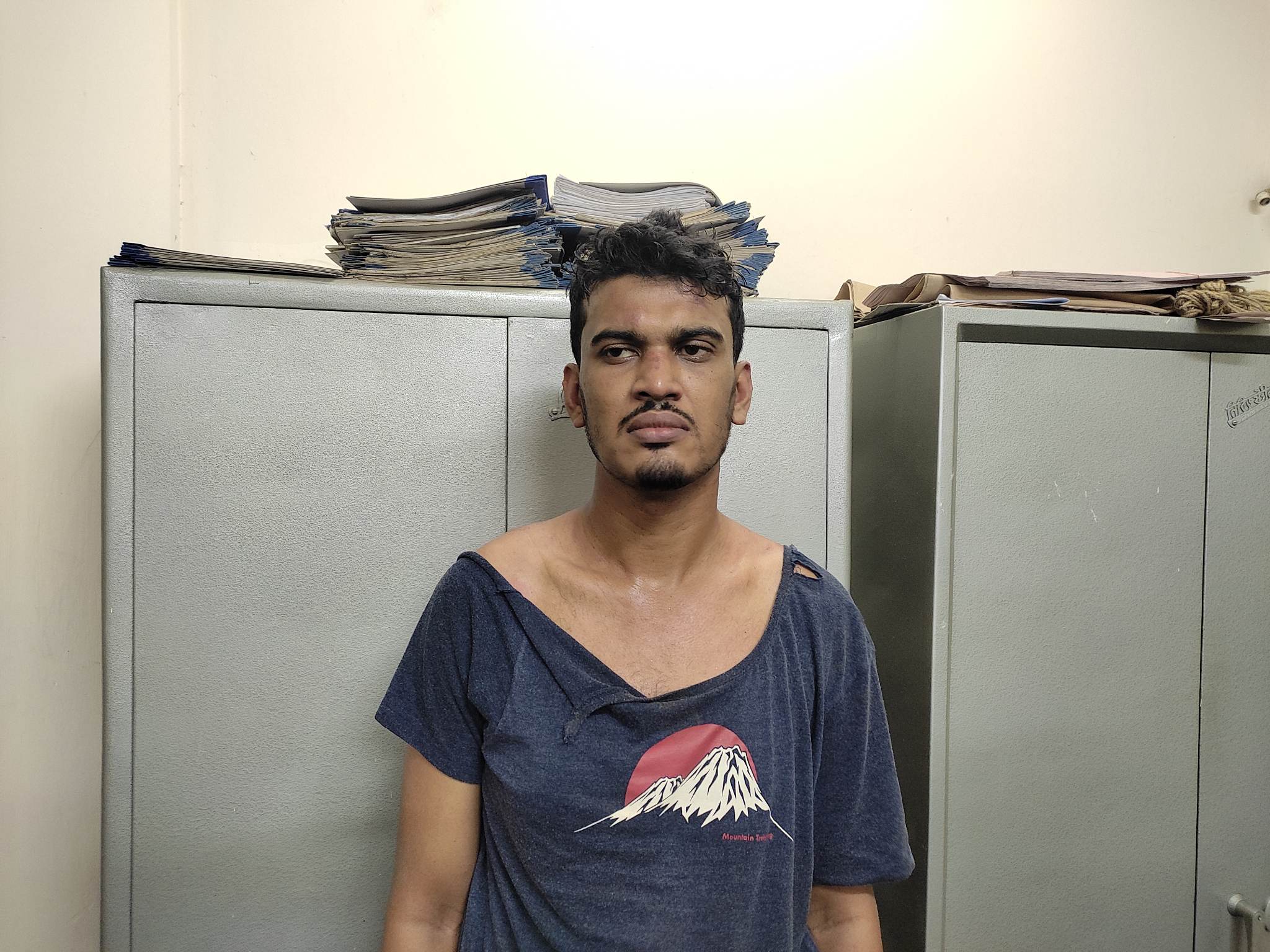 জাবি ছাত্রীকে পুলিশ কনস্টেবলের যৌন হয়রানি